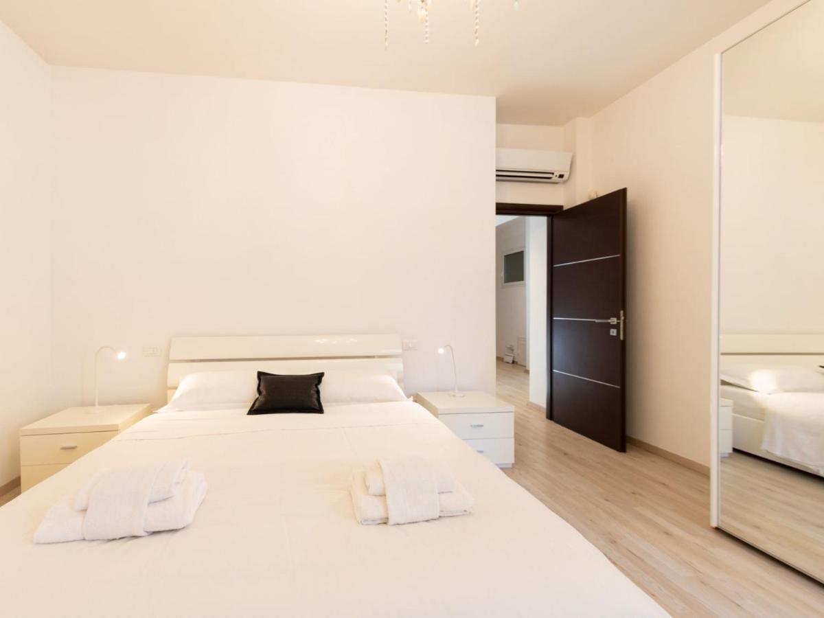 The Rent - Modern Two-bedrooms In Monteverde Area Apartment *